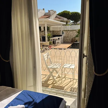 Peri לינה וארוחת בוקר 4*