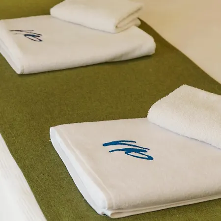 לינה וארוחת בוקר Peri