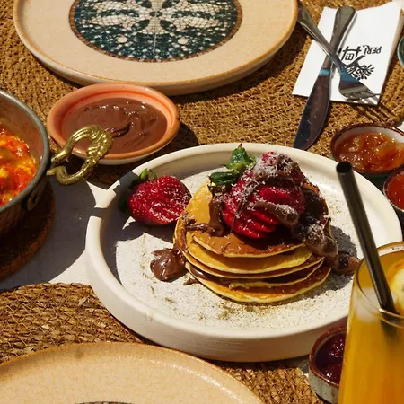 לינה וארוחת בוקר Peri אלאקאטי