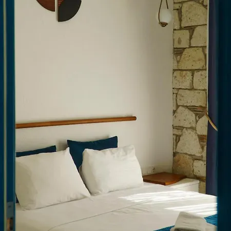 לינה וארוחת בוקר Peri אלאקאטי