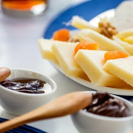 לינה וארוחת בוקר Peri אלאקאטי